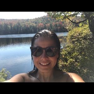 Meet your Posher, Carolina